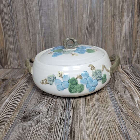 Vintage Metlox Sculptured Grape, Round Covered, Poppytrail Casserole 8-1/4 - Picture 2 of 6